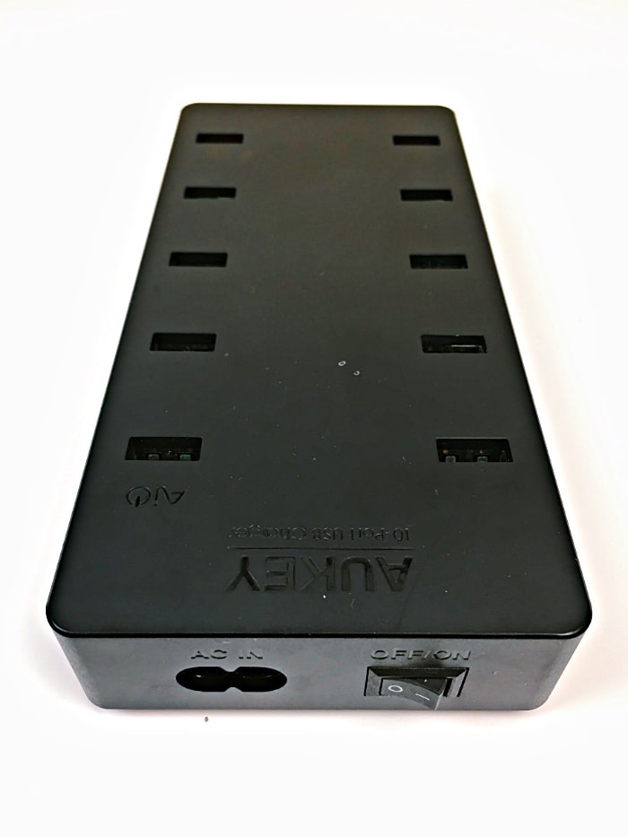 Cargador Aukey PA-T8 con 10 puertos USB-A