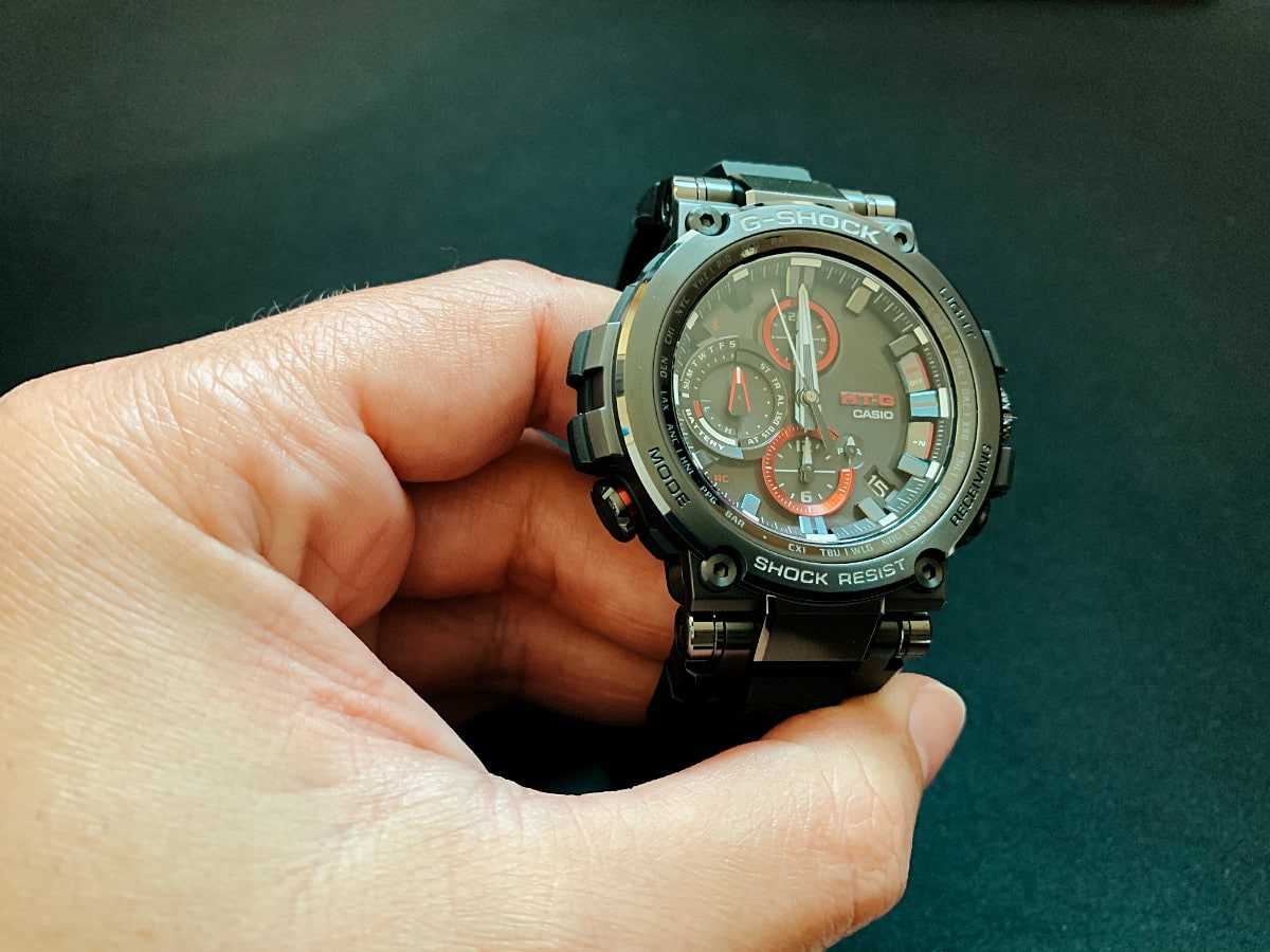 Reloj Casio G-Shock MTG-B1000B-1AER  en la mano: premium total. 