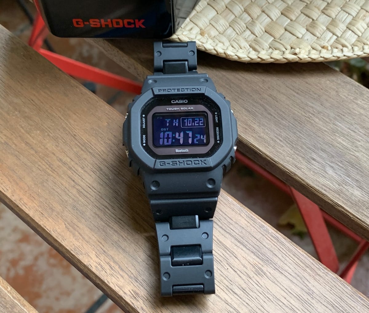 Casio G-Shock GW-B5600BC-1BER: pantalla en negativo. El reloj es completamnente negro. 