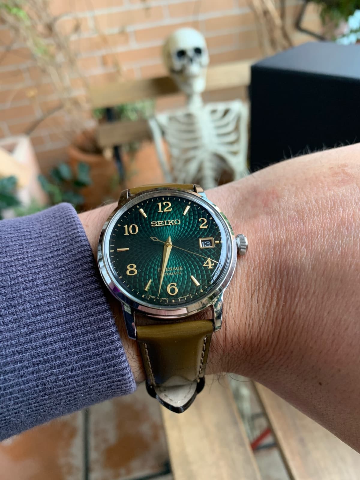 Seiko Presage Cocktail Time "The Mojito" SRPE45J1: correa y como queda en la muñeca