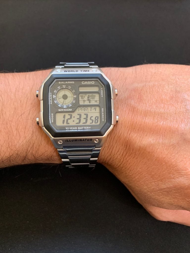 Casio AE-1200WHD: el famoso Casio Royale con hora universal