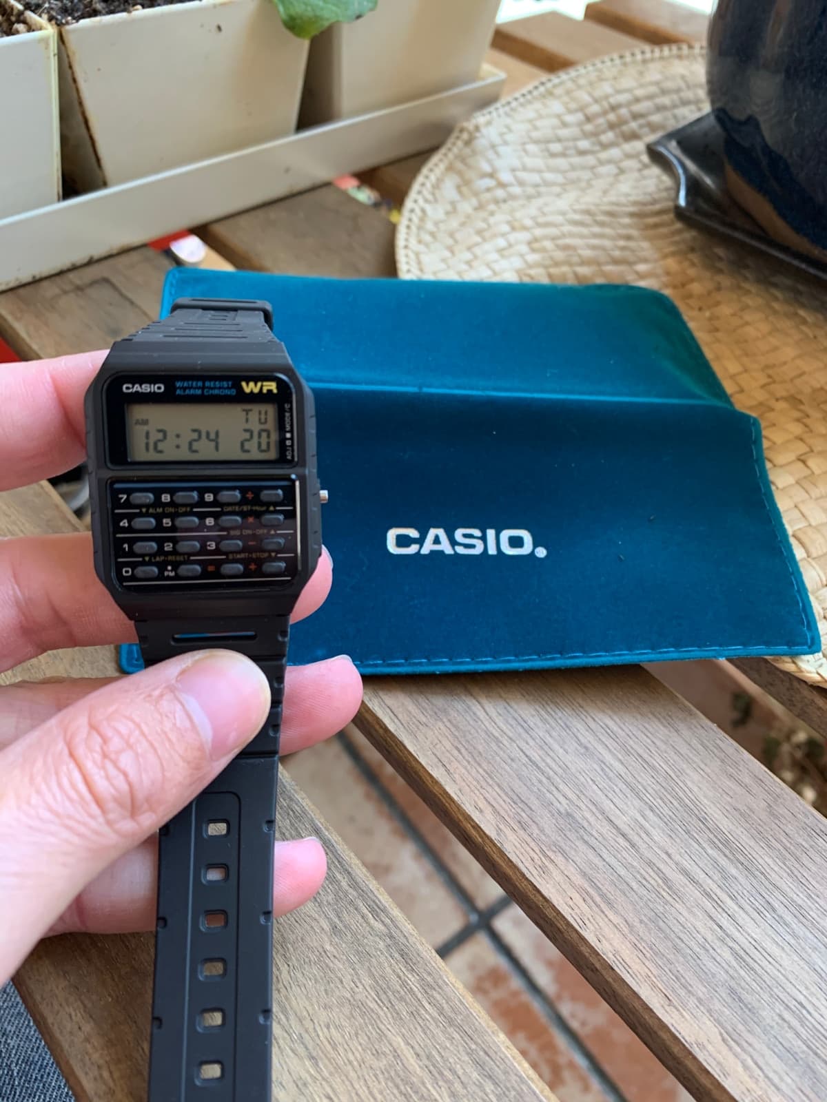 Casio CA-53W - El reloj calculadora, Vista frontal de la pantalla 