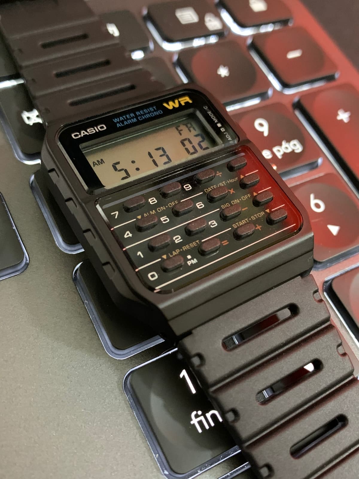Casio CA-53W: funciones de este reloj digital de la marca japonesa. 