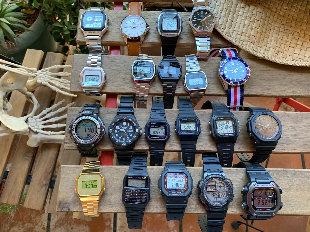 Vista frontal de algunos relojes Casio que hemos elegido por tener un buen funcionamiento y romperte la hucha al comprarlos: Casio G-shock, Casio clásicos, Casio Edifice. 