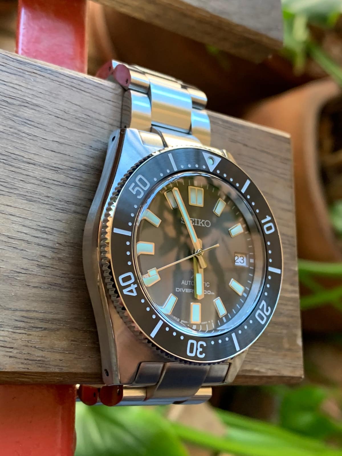 Seiko Prospex Diver 200 m SPB143J1 con esfera de zafiro.