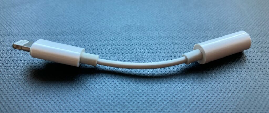 Conector Apple Lightning a jack 3.5 mm. La mejor opción para tus auriculares con cable. 