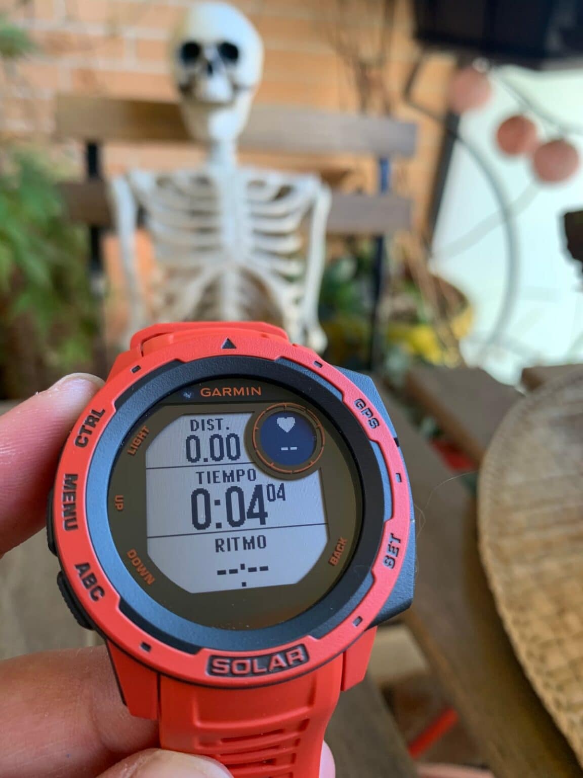 g shock gbd h1000 vs garmin instinct solar