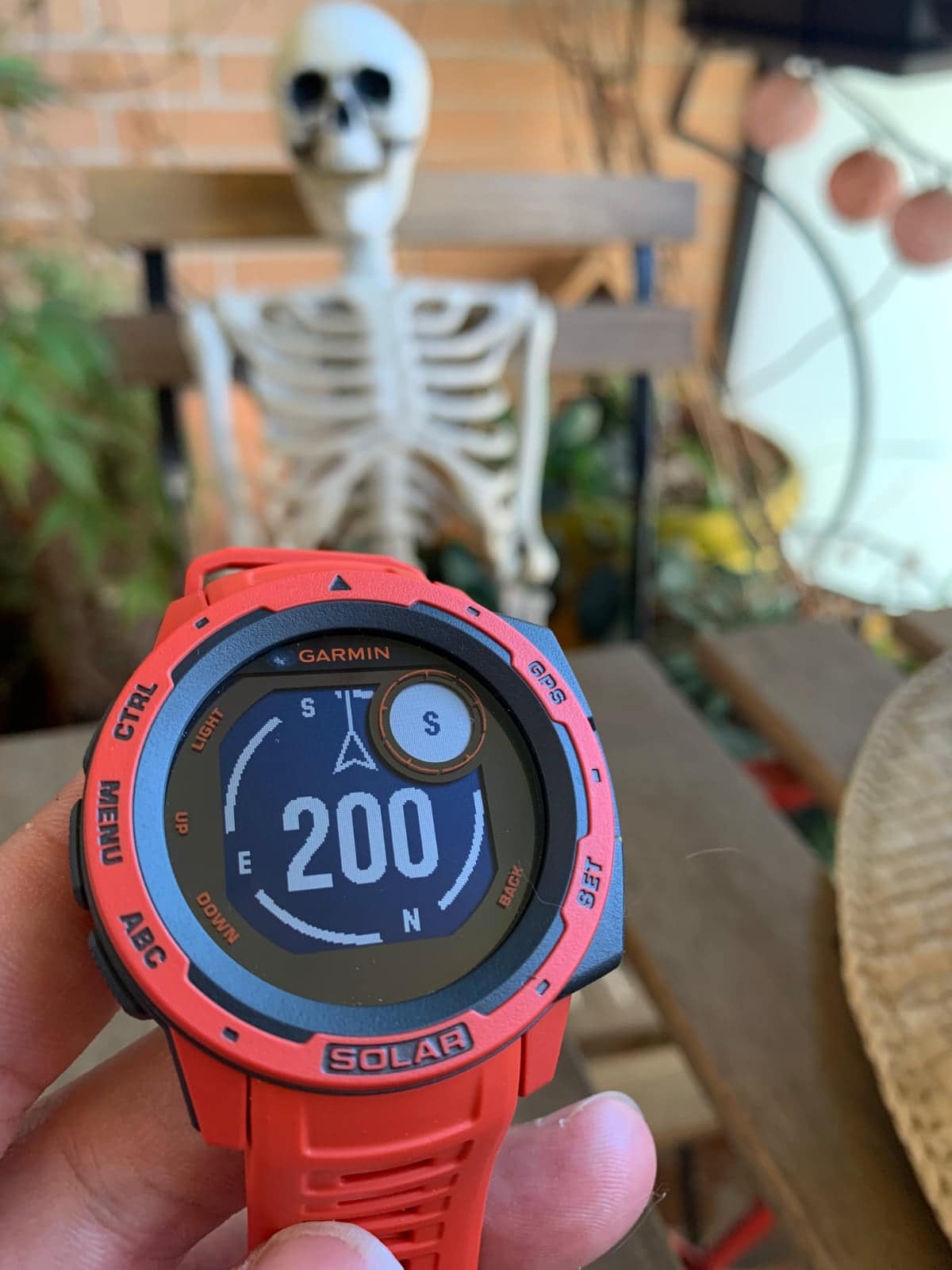 g shock gbd h1000 vs garmin instinct solar