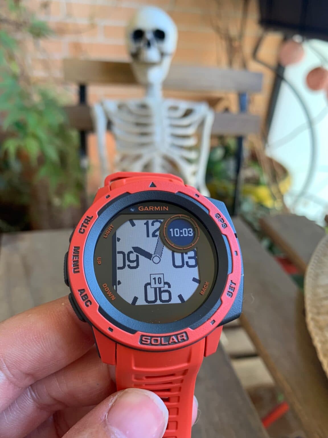 g shock gbd h1000 vs garmin instinct solar