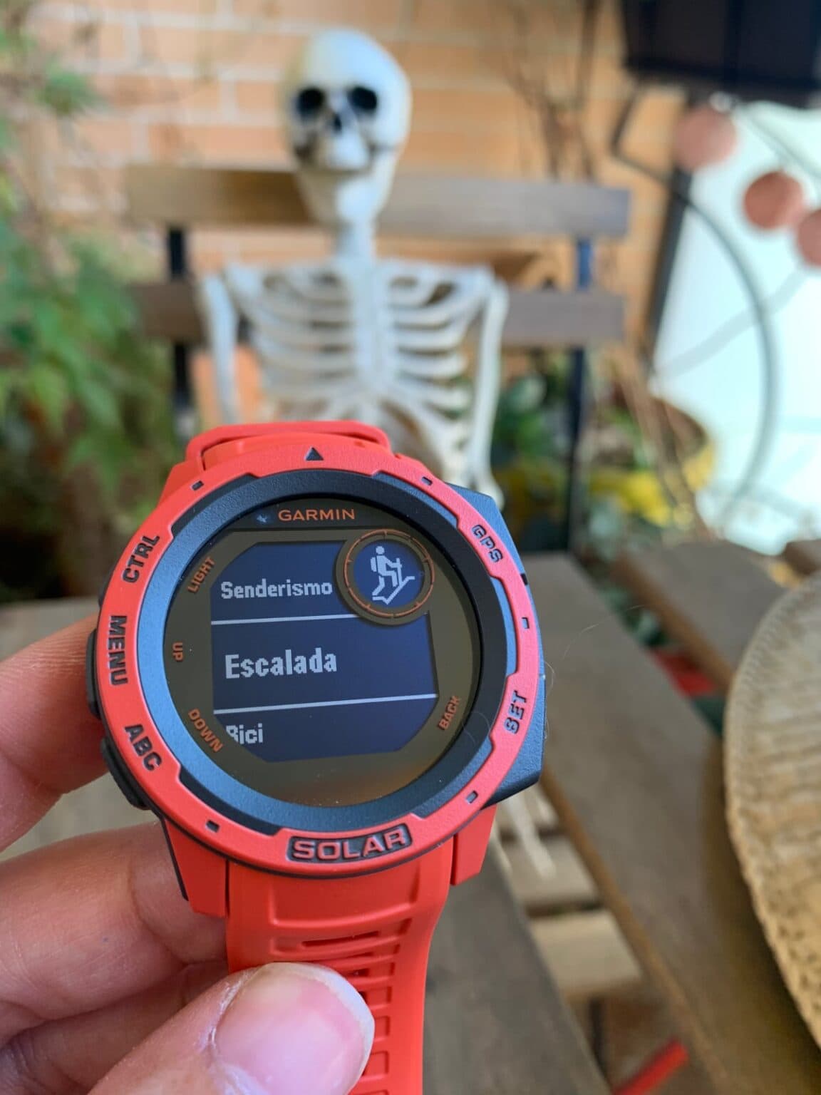 g shock gbd h1000 vs garmin instinct solar
