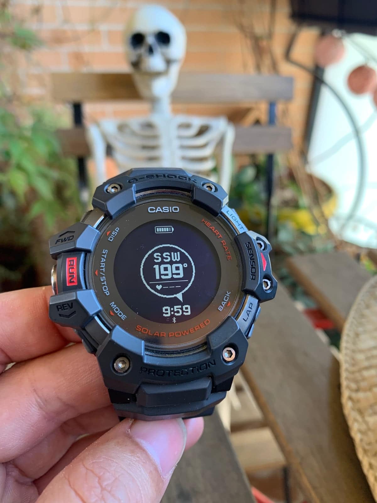 gbd h1000 vs garmin instinct