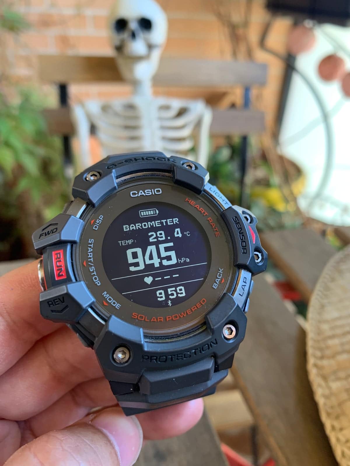 g shock gbd h1000 vs garmin instinct solar