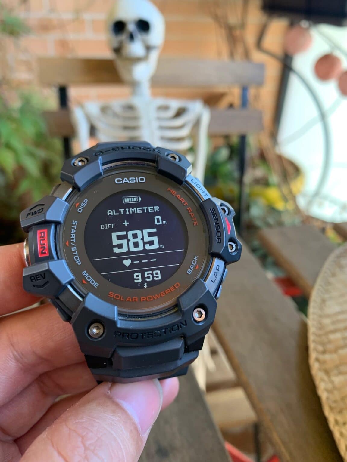 g shock gbd h1000 vs garmin instinct solar