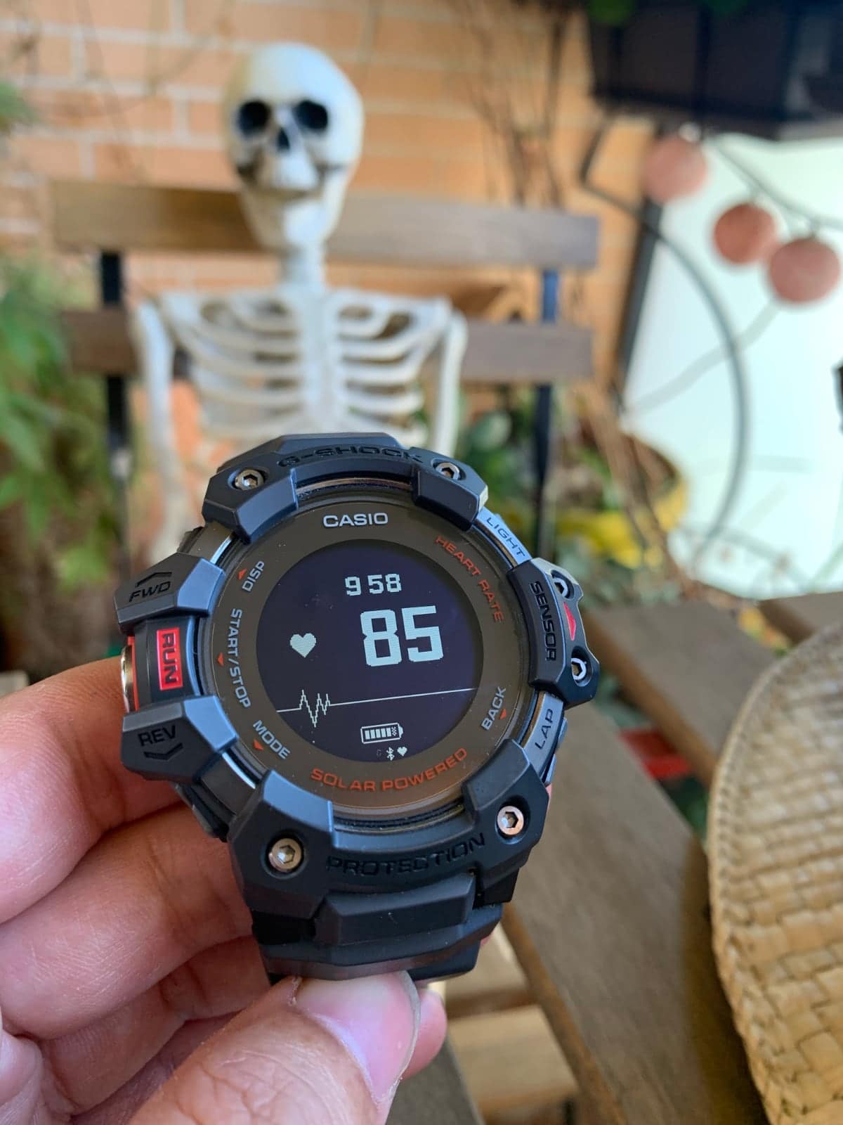 g shock gbd h1000 vs garmin instinct solar