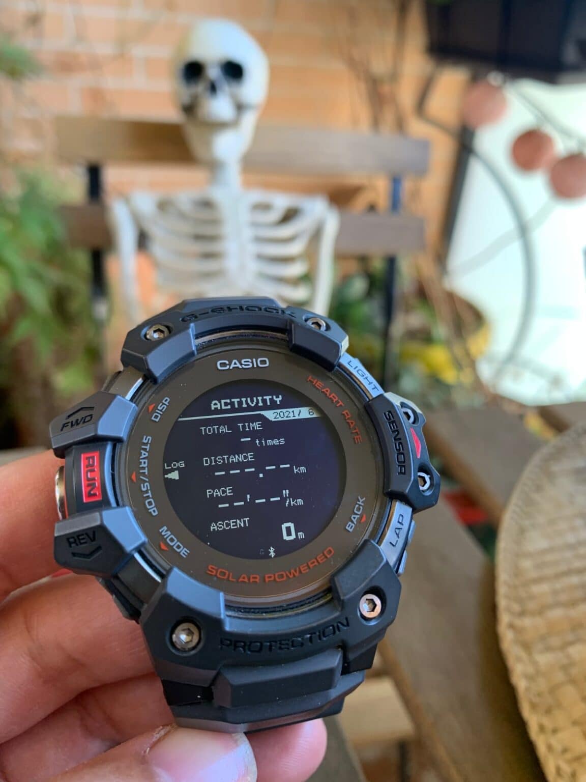 g shock gbd h1000 vs garmin instinct solar