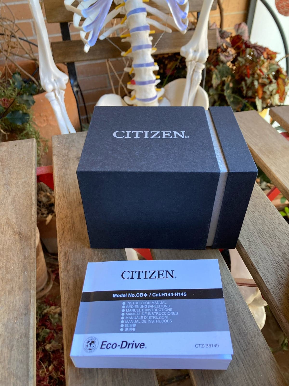 Citizen Pilot Super Titanium CB0230-81L: caja y presentación con libreto instrucciones