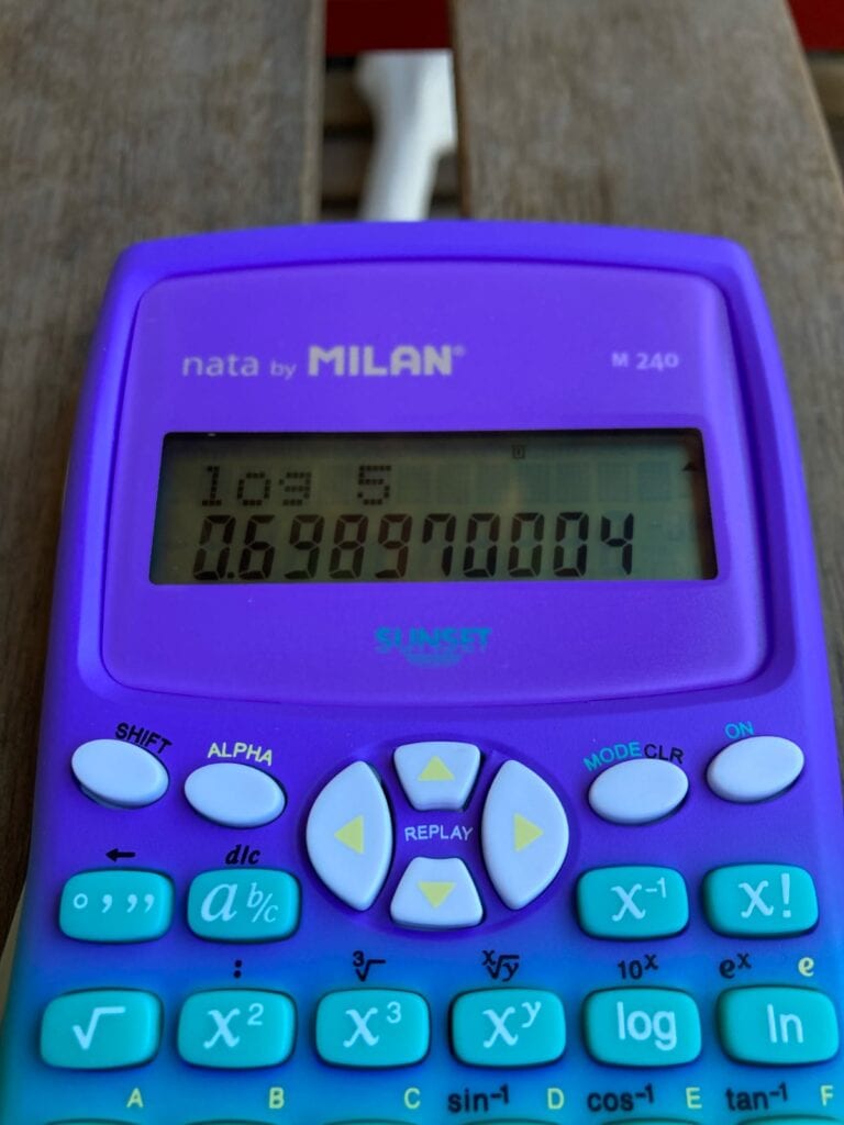 Calculadora científica Milan M240: teclado y pantalla