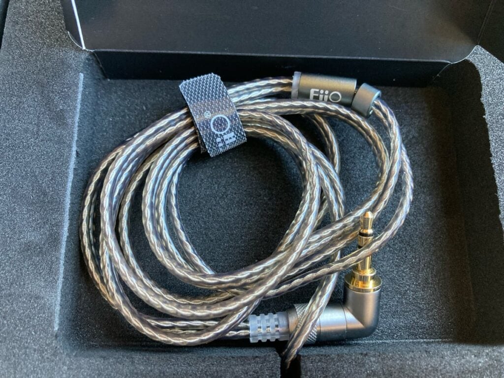 FiiO FH5: cable
