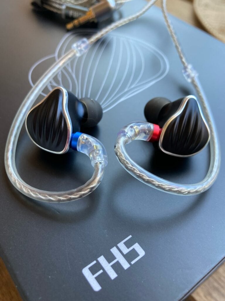¿Merece la pena comprar estos auriculares IEM FiiO FH5?