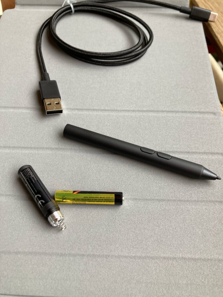 Kobo Elipsa: cable USB-C y pen