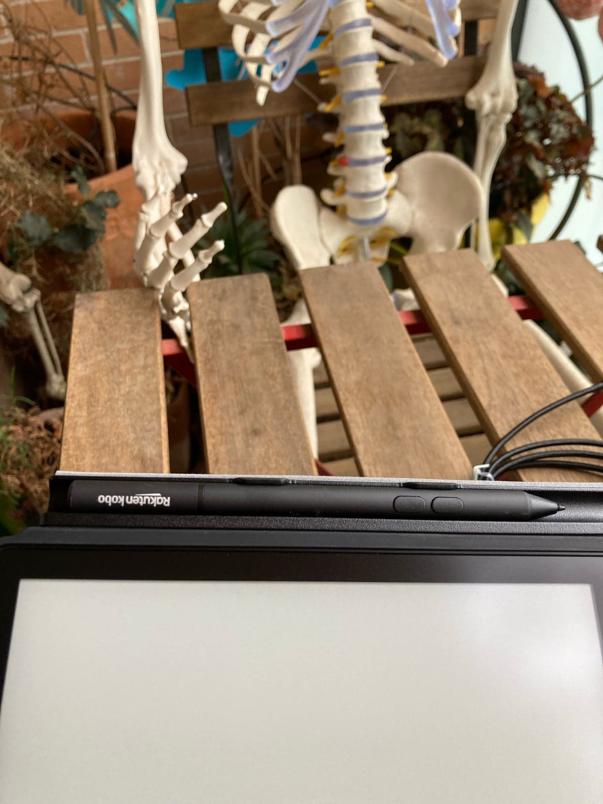 Carcasa Kobo Elipsa con stylus
