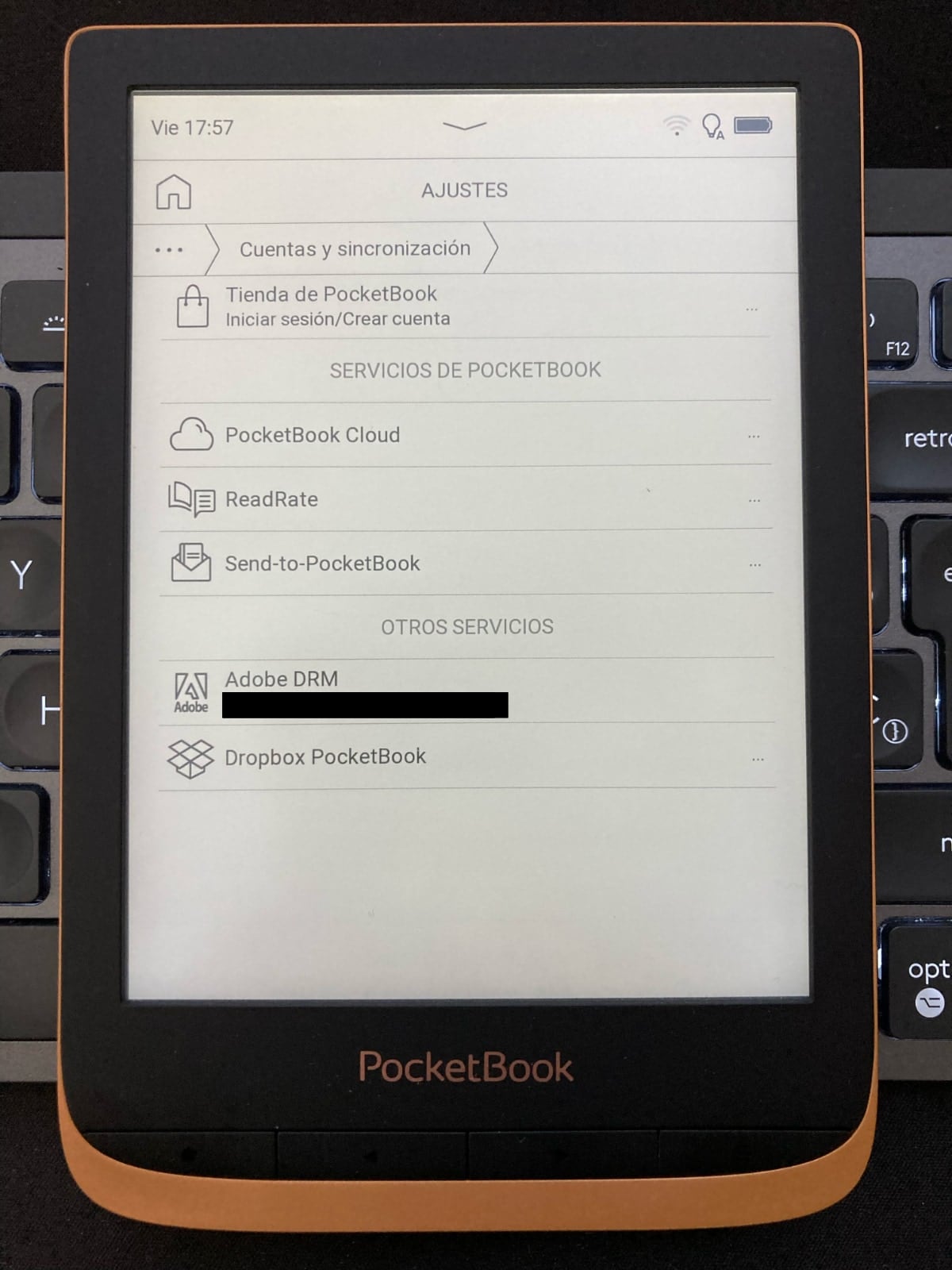 Activar la cuenta de usuario de Adobe en nuestro PocketBook: vamos a Cuentas y sincronización