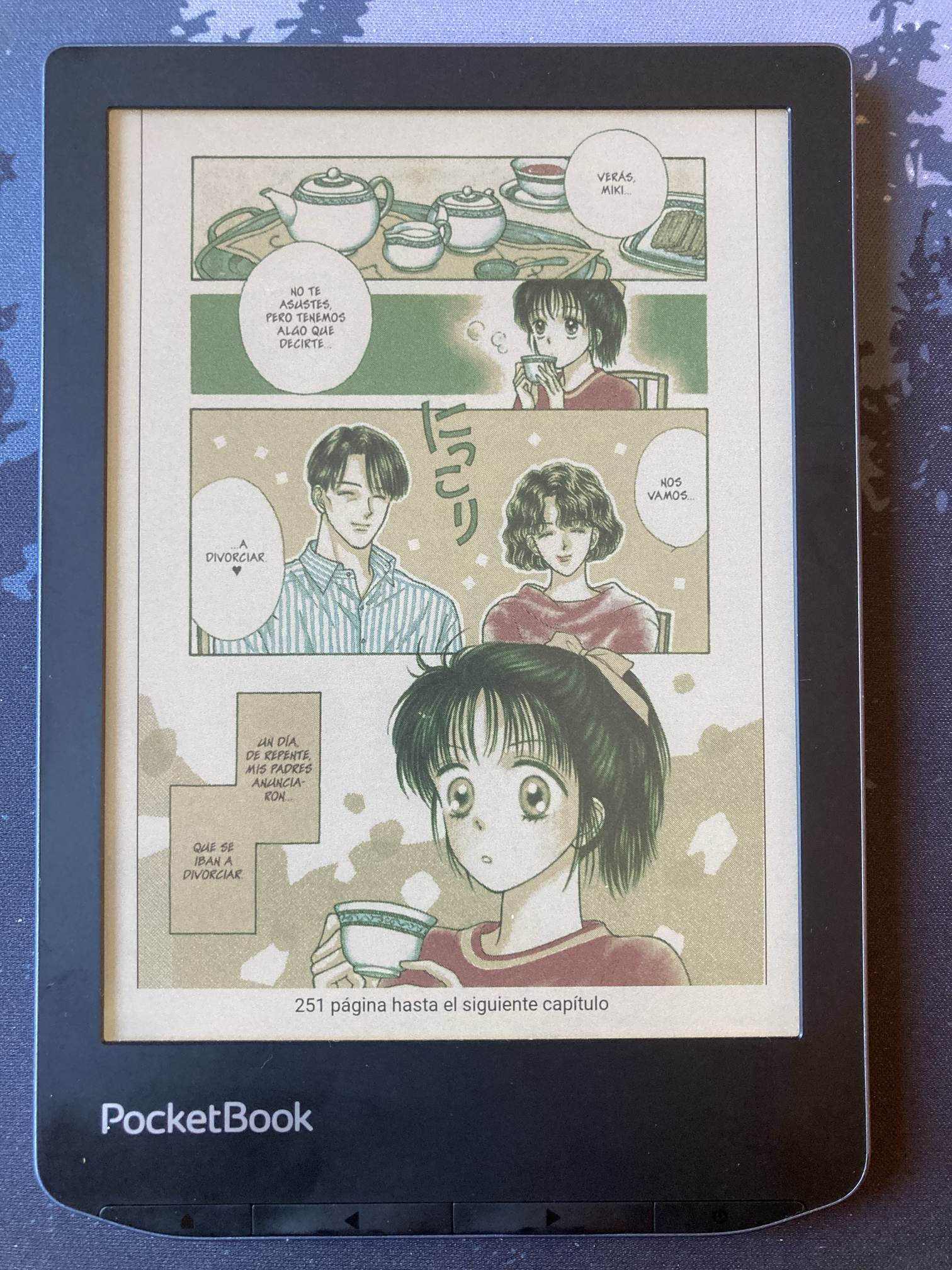 Pocketbook Verse Pro Color con un manga prestado de ebiblio