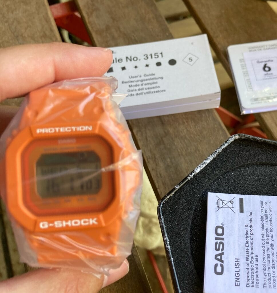 Casio G-Shock GLX-5600: unpacking