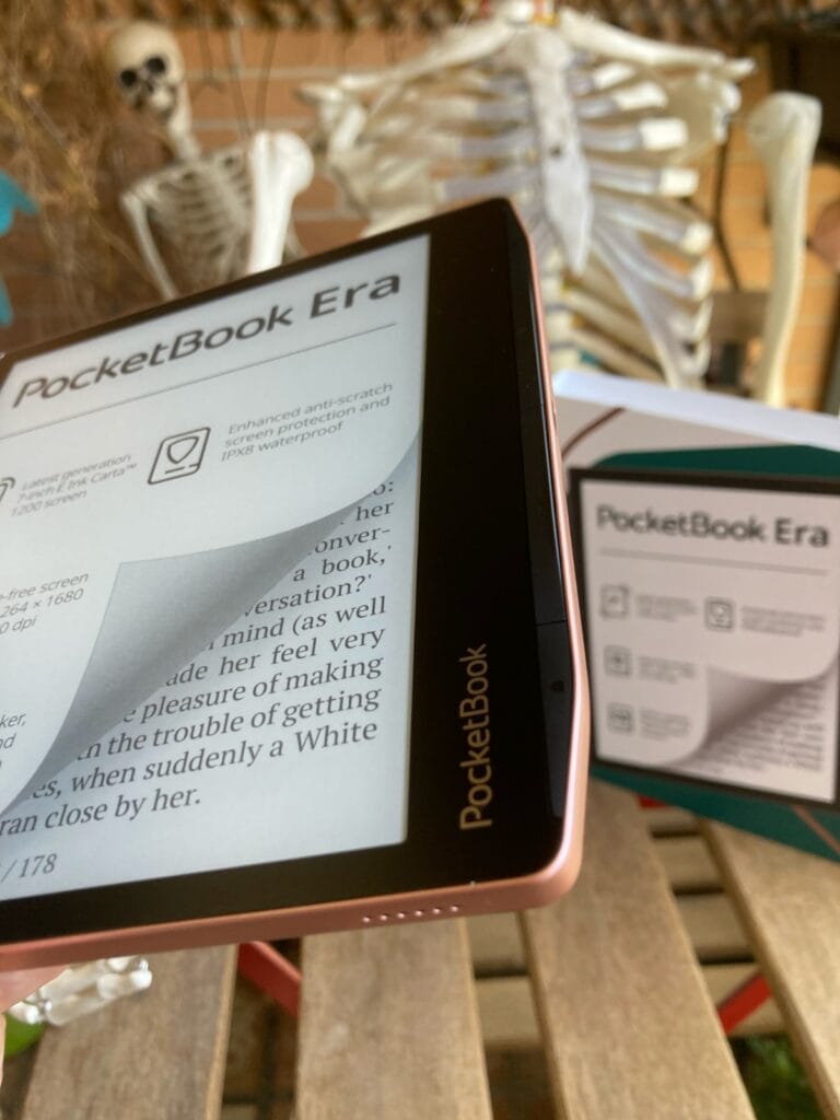 Pocketbook Era: lateral con altavoz