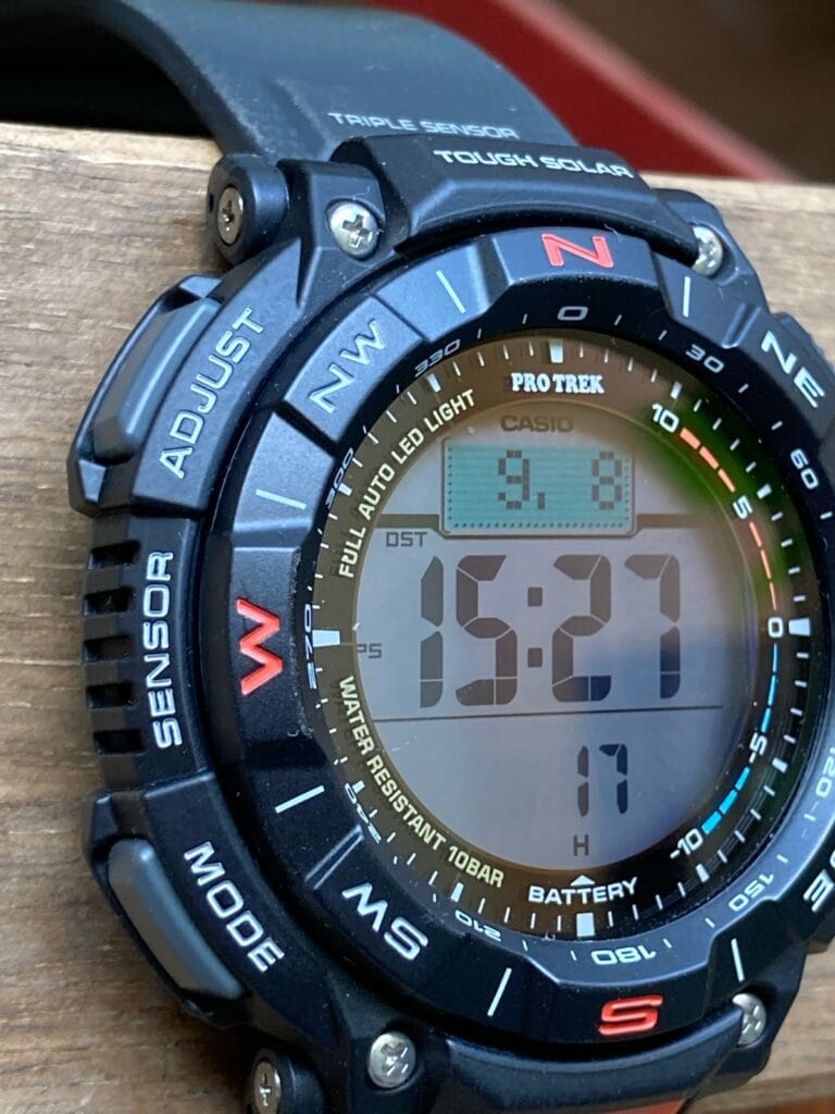 Casio Pro Trek PRG-340: esfera, bisel y botones