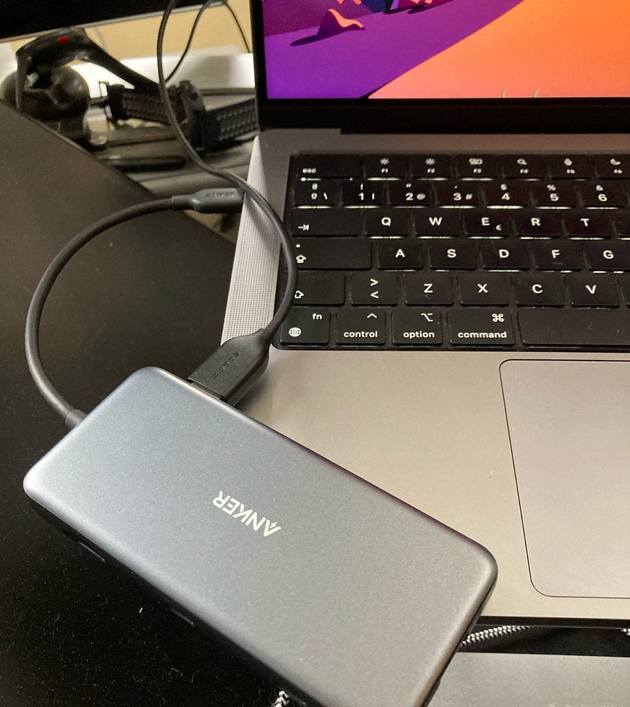Anker PowerExpand Adapter 8-in-1 USB-C: conexion a Macbook Pro