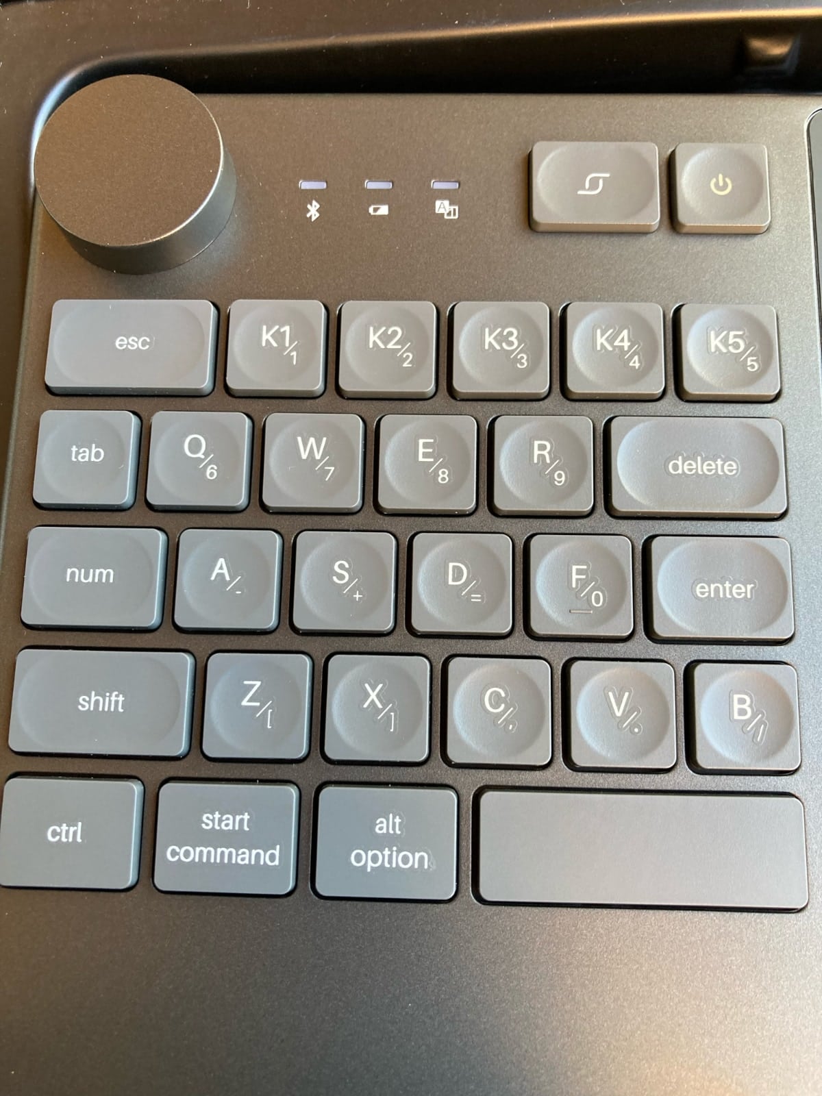 Wireless Drawing Tablet HUION Inspiroy Keydial KD200 Bluetooth Graphic Tablet With Keyboard Dial 5 Customized Express Keys Battery-Free Pen, 8.9x5.6 Inch Art Tablet Compatible With Windows,Mac,Android