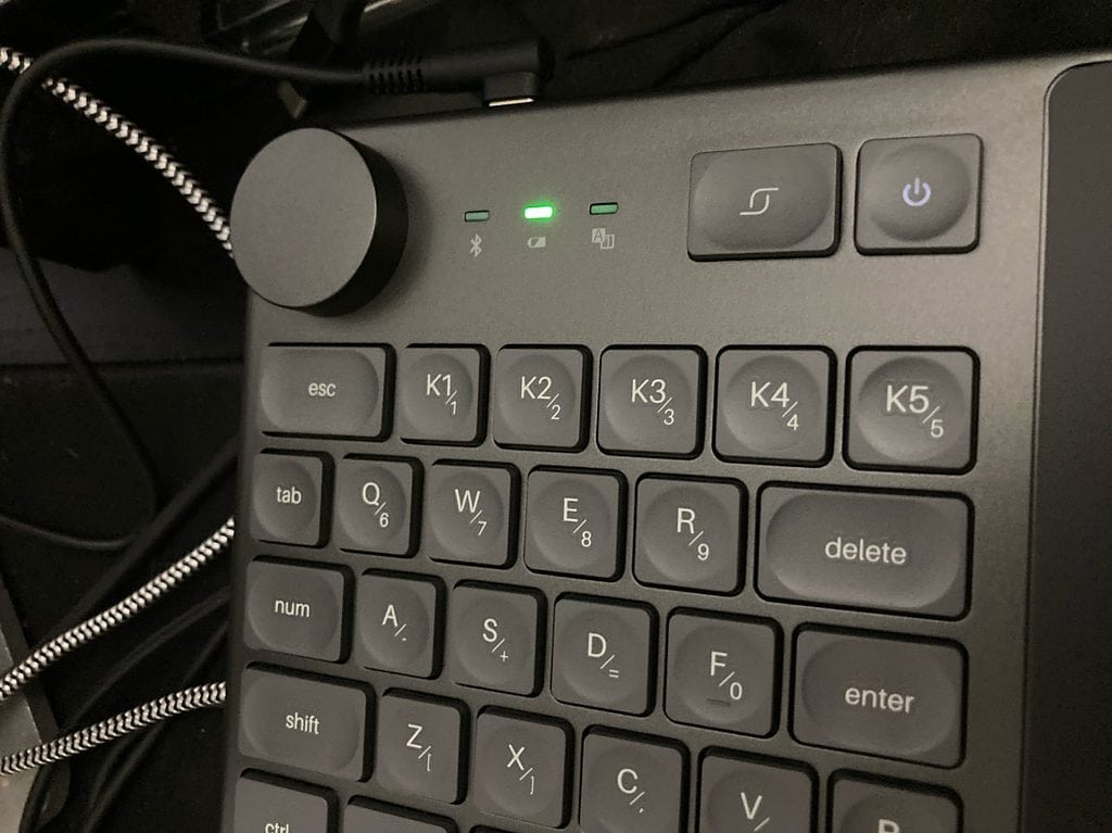 Huion Inspiroy Keydial KD200: teclado y luces LED