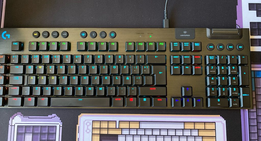 Logitech G915: distribución teclado 100 %