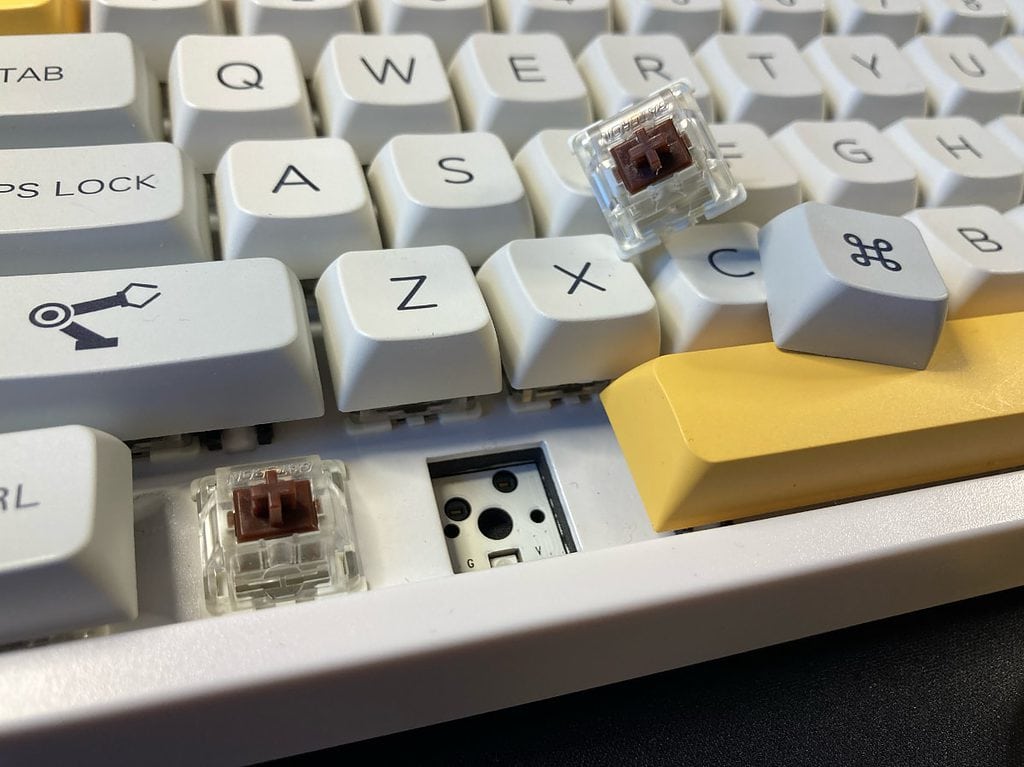 Epomaker TH66: Switch Gateron Brown, keycap PBT y hotswappable