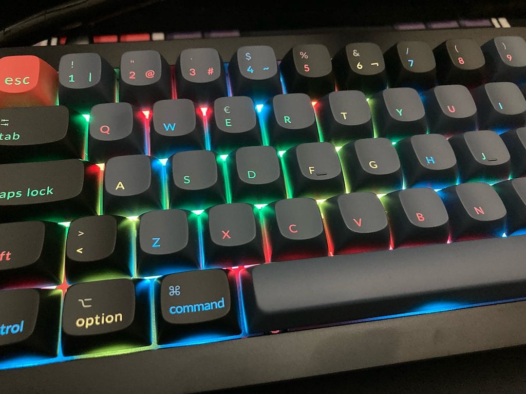 Keychron Q2 con iluminación RGB