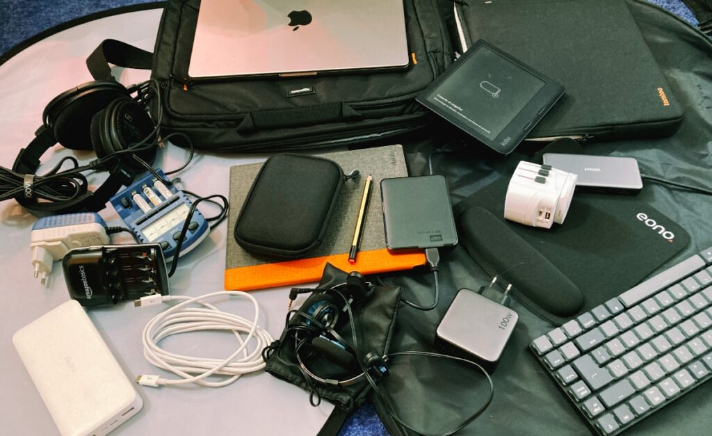 Qué llevar en la mochila cuando vas de viaje si eres un fanático de la informática y la tecnología