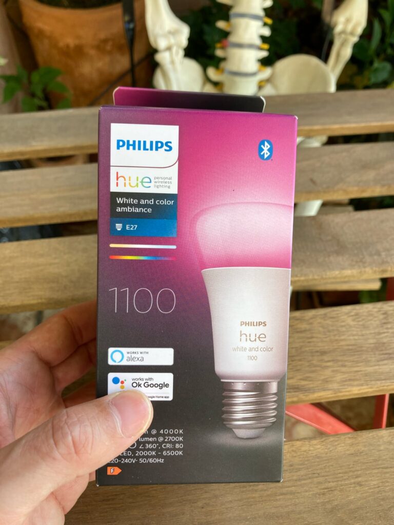 Luz inteligente Philips Hue A60 con casquillo E27