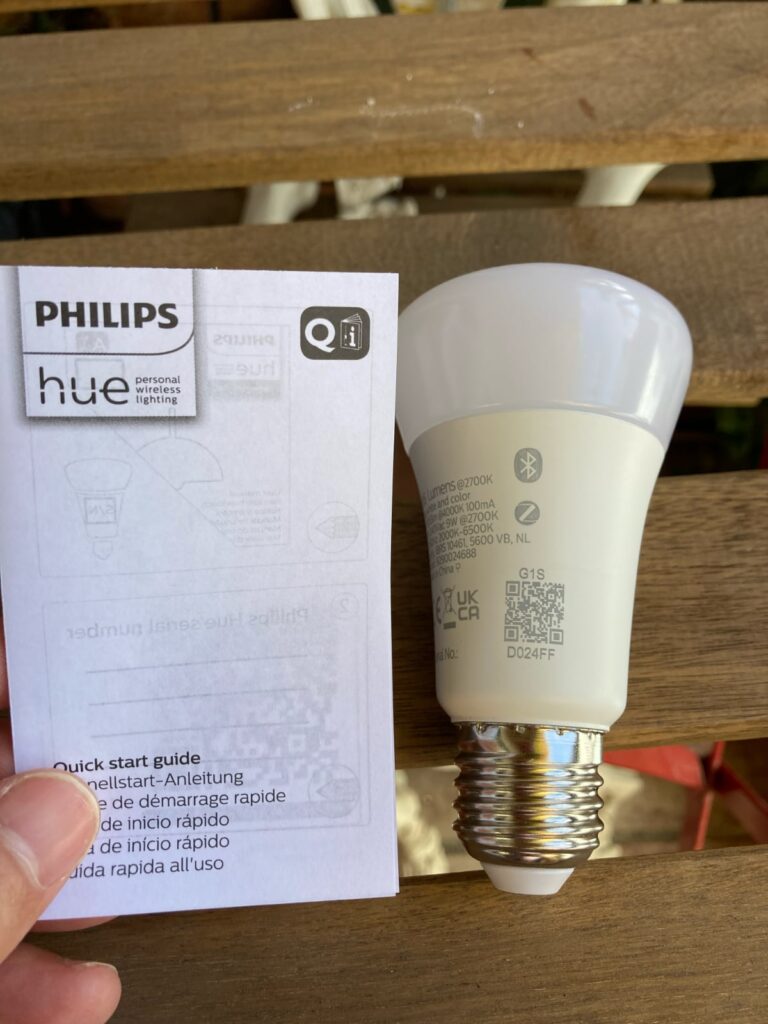 Luz inteligente Philips Hue A60 con casquillo E27