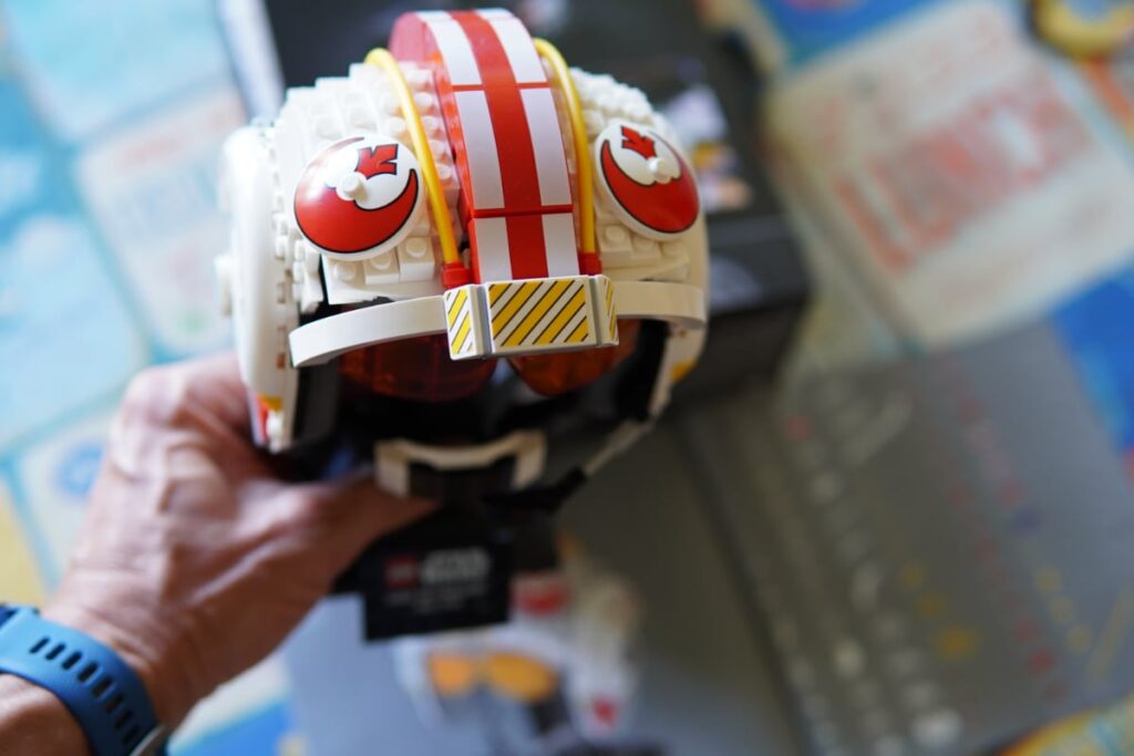 Construcción del LEGO 75327 Star Wars Luke Skywalker, Versión Red Five: cuarto paso