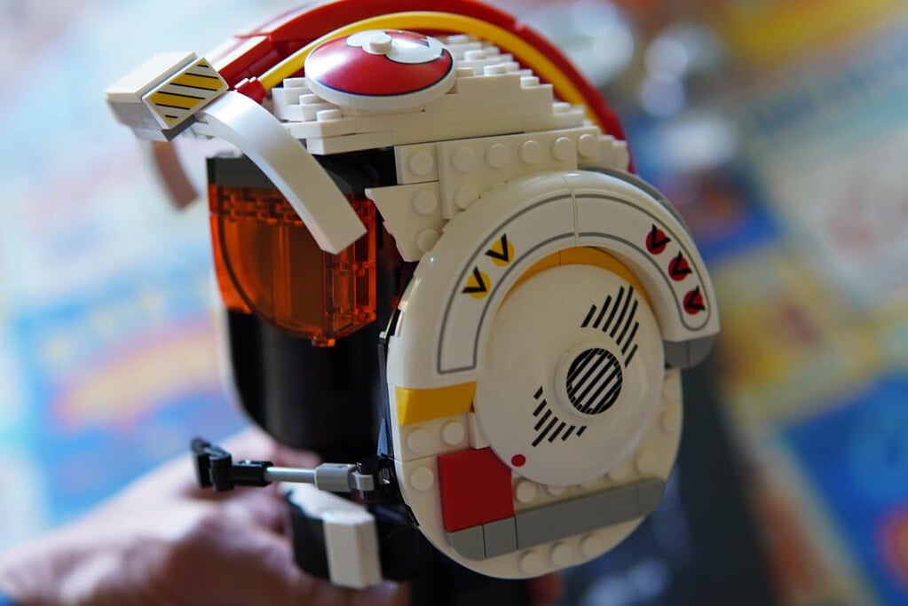 Construcción del LEGO 75327 Star Wars Luke Skywalker, Versión Red Five: cuarto paso