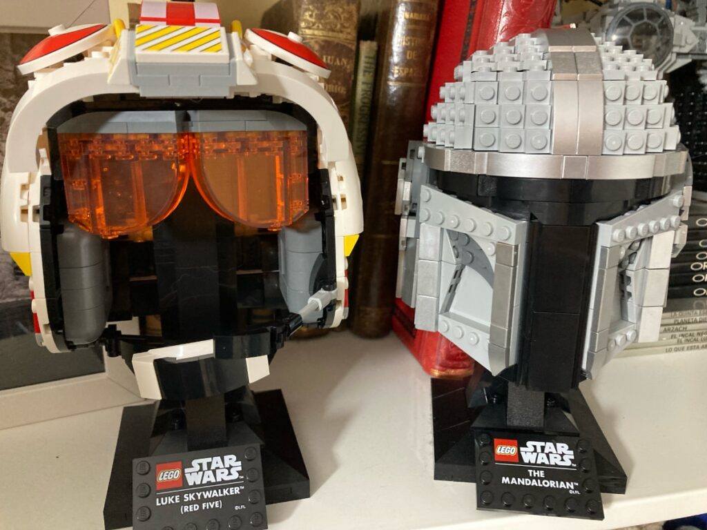 Lego Star Wars casco del Mandaloriano y casco de Luke Skywalker