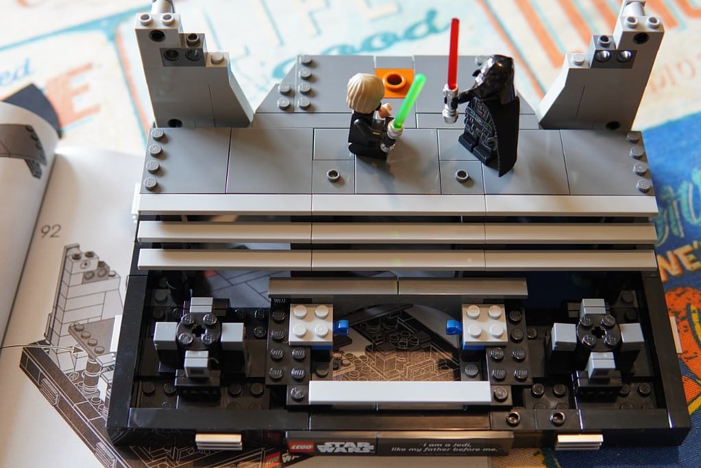 LEGO Star Wars Diorama: Sala del Trono del Emperador - segundo paso del LEGO