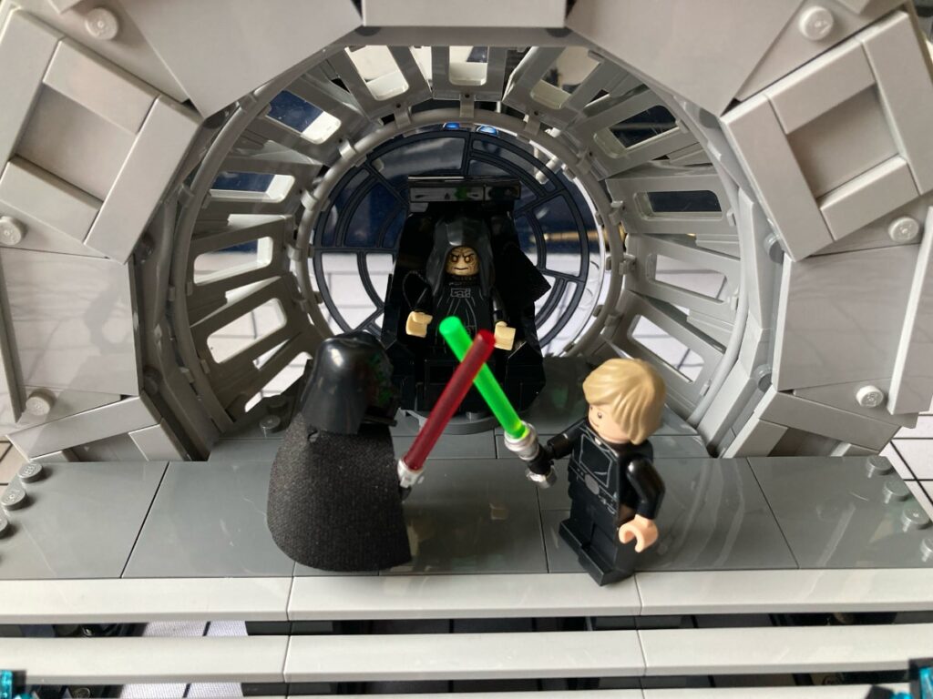 LEGO Star Wars Diorama: Sala del Trono del Emperador - completamente montado