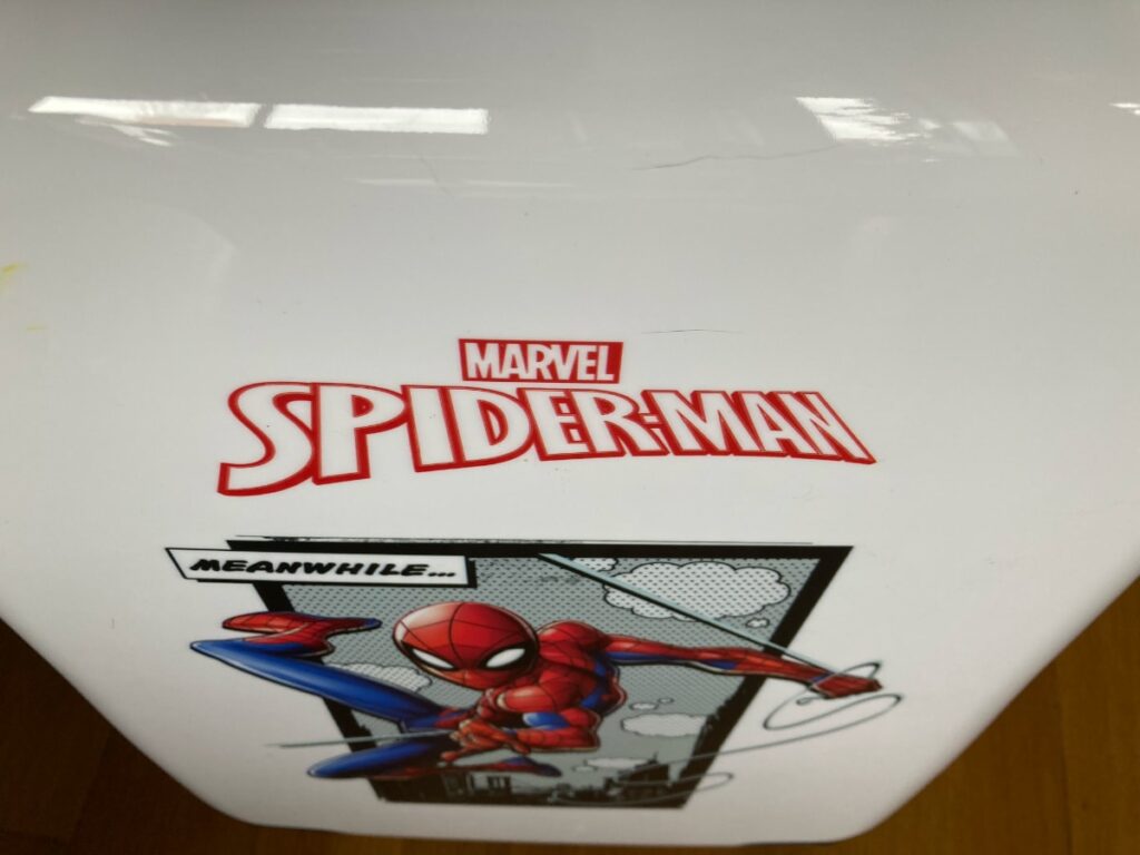 Maletas de Spiderman en color blanco y en color negro