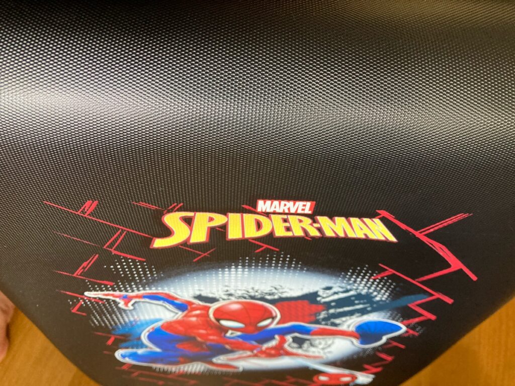 Maletas de Spiderman en color blanco y en color negro