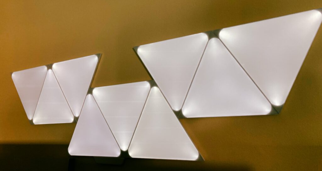 Luces LED de Nanoleaf (triángulos): pruebas de las luces con diferentes colores