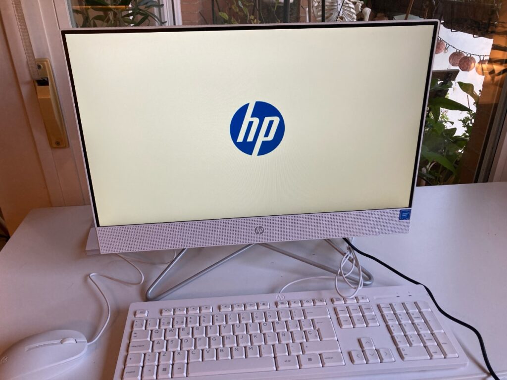HP All-in-One 22 con sistema operativo FreeDOS