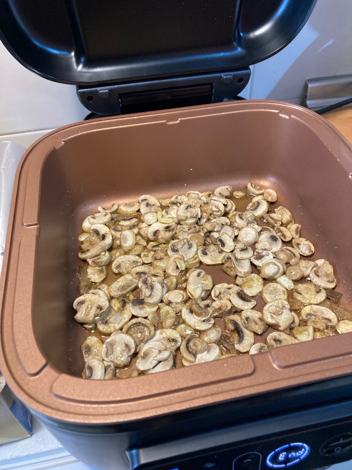 Russell Hobbs Satisfry Air & Grill XL probandola con varias recetas: champiñones