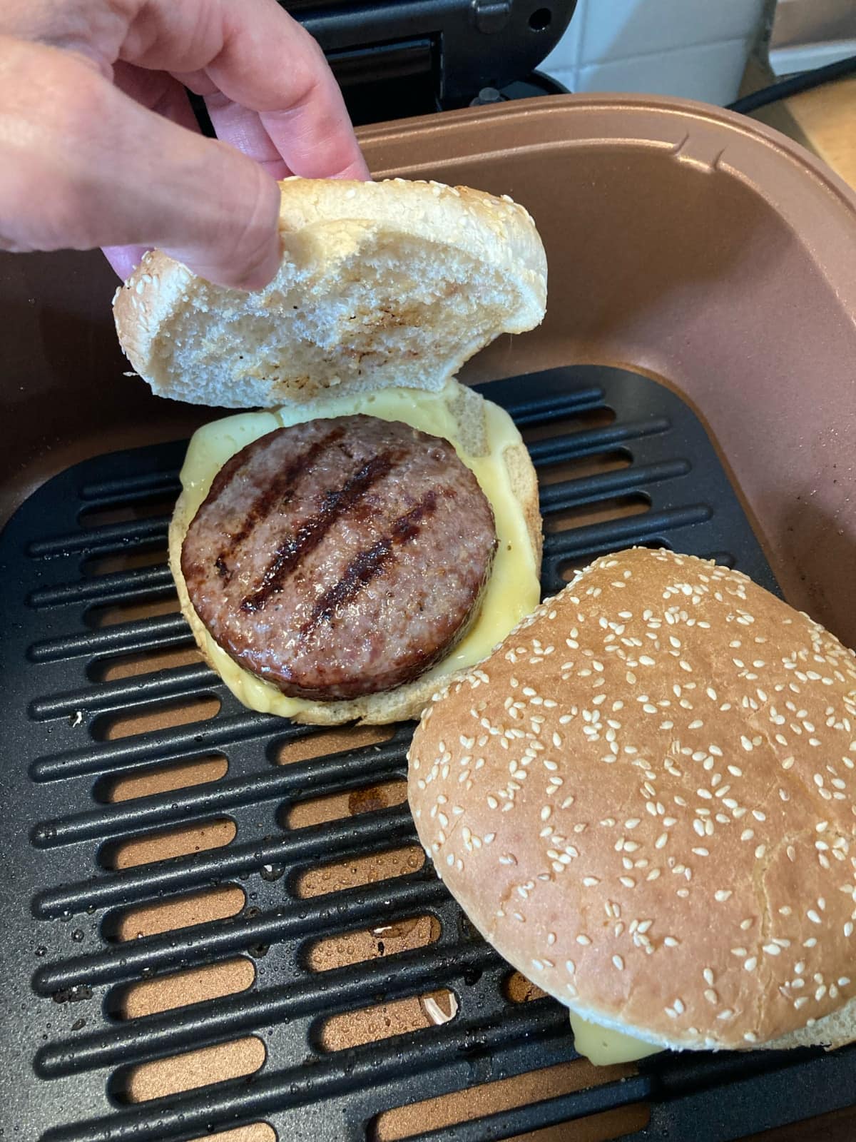 Russell Hobbs Satisfry Air & Grill XL probandola con varias recetas: hamburguesa